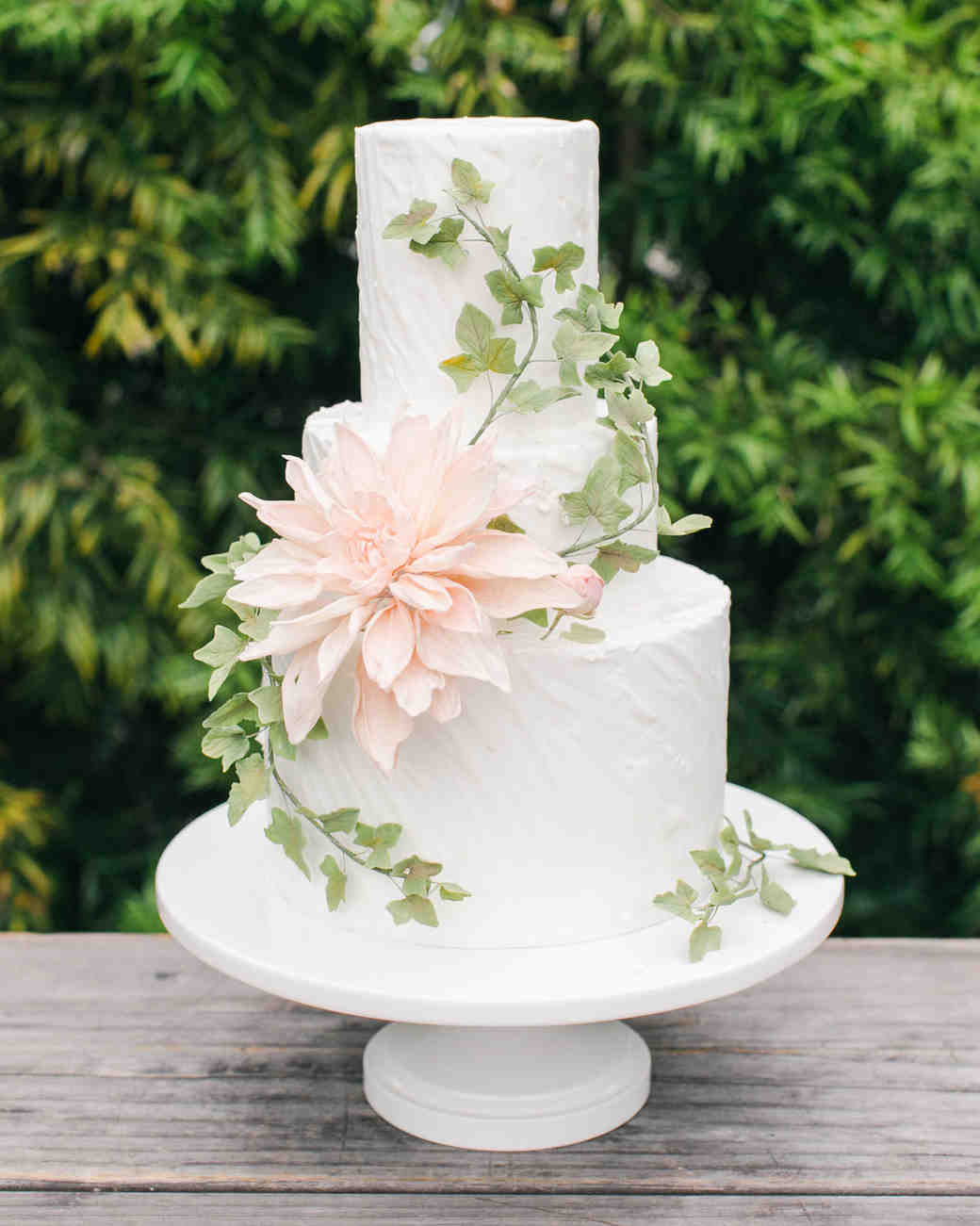 Sugar Flowers Wedding Cakes
 Wedding Cakes with Sugar Flowers That Look Incredibly Real