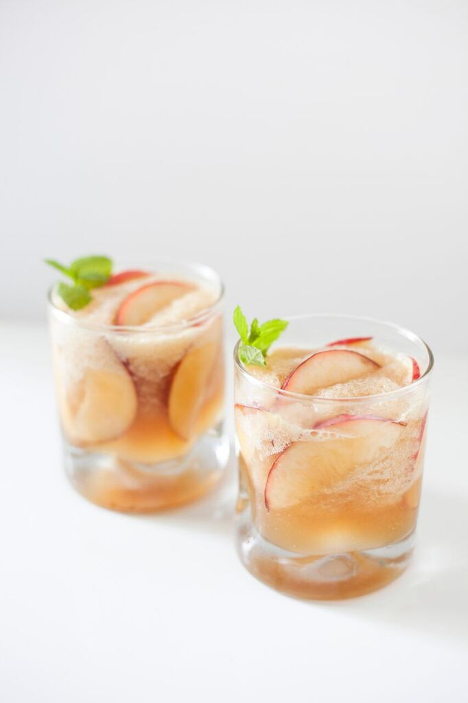 Summer Bourbon Drinks
 Summer Bourbon Peach Limeade Cocktail — OhCarlene