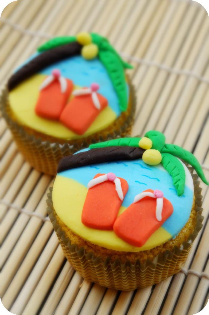 Summer Cupcakes Ideas
 DIY Beach Summer Party Cupcakes Party Ideas