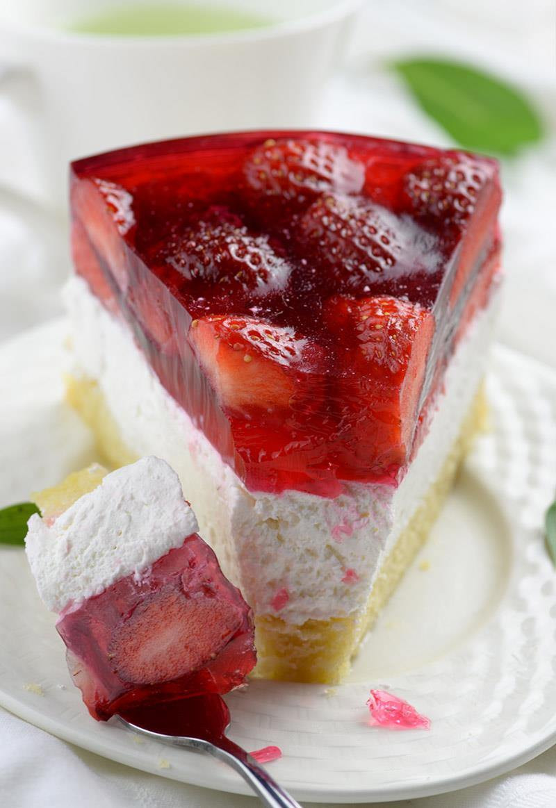 Summer Strawberry Cake
 Strawberry Jello Cake