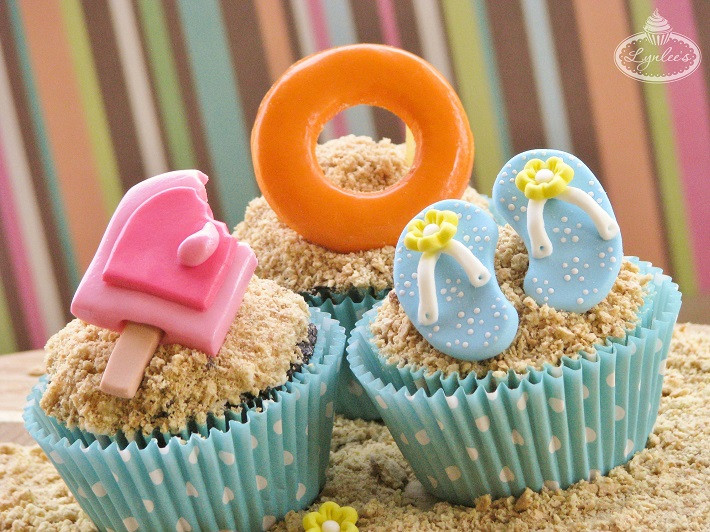 Summer Themed Cupcakes
 Beach Themed Cupcakes Free Tutorial on Craftsy