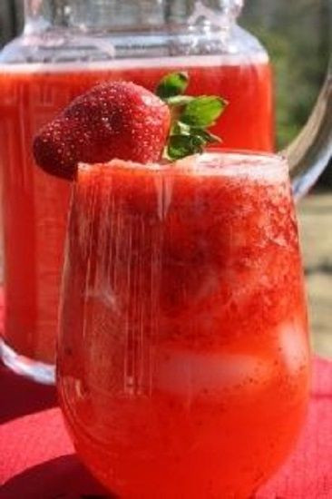 Summer Vodka Drinks For A Crowd
 STRAWBERRY LEMONADE VODKA PUNCH easy and inexpensive