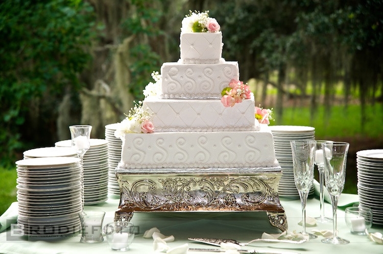 Summer Wedding Cakes
 15 Gorgeous Wedding Cake Ideas Inspired by The Summer