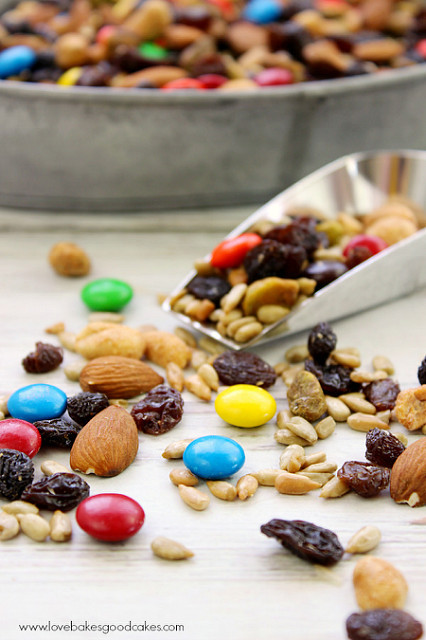 Sweet And Salty Healthy Snacks
 Sweet & Salty Trail Mix SnacktoSchool LoveYourRaisins