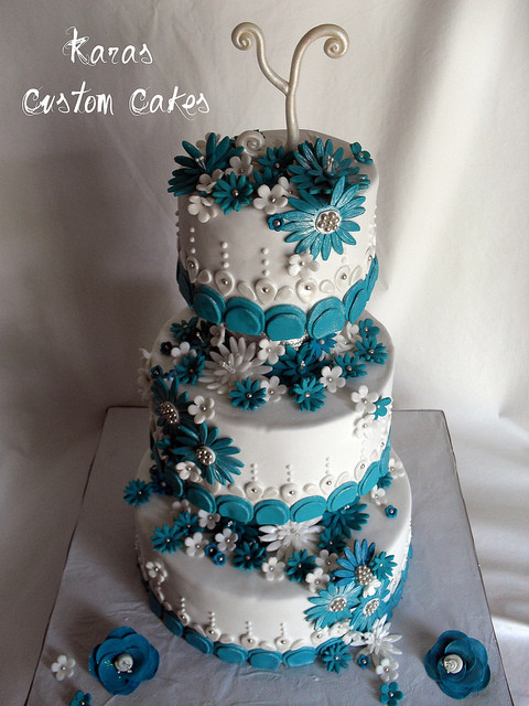 Teal And White Wedding Cake
 Teal and White Daisy Wedding Cake a photo on Flickriver