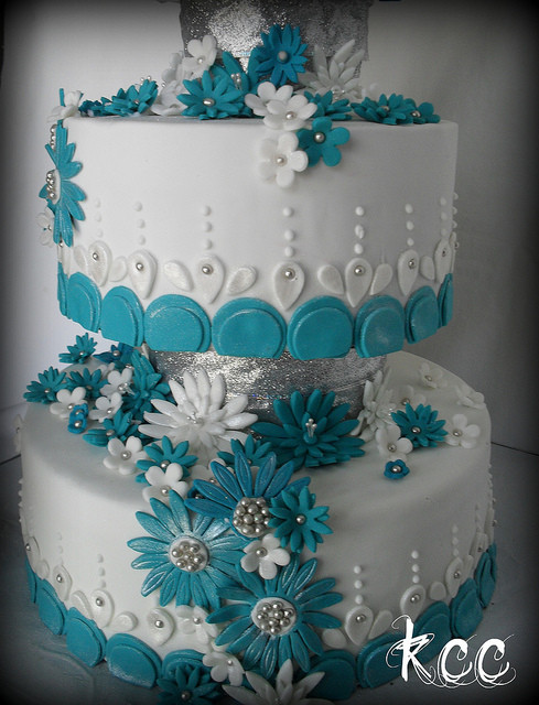 Teal And White Wedding Cake
 Teal and White Daisy Wedding Cake