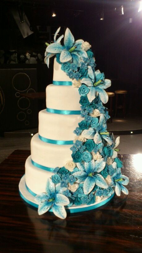 Teal And White Wedding Cake
 Best 25 Teal wedding cakes ideas on Pinterest