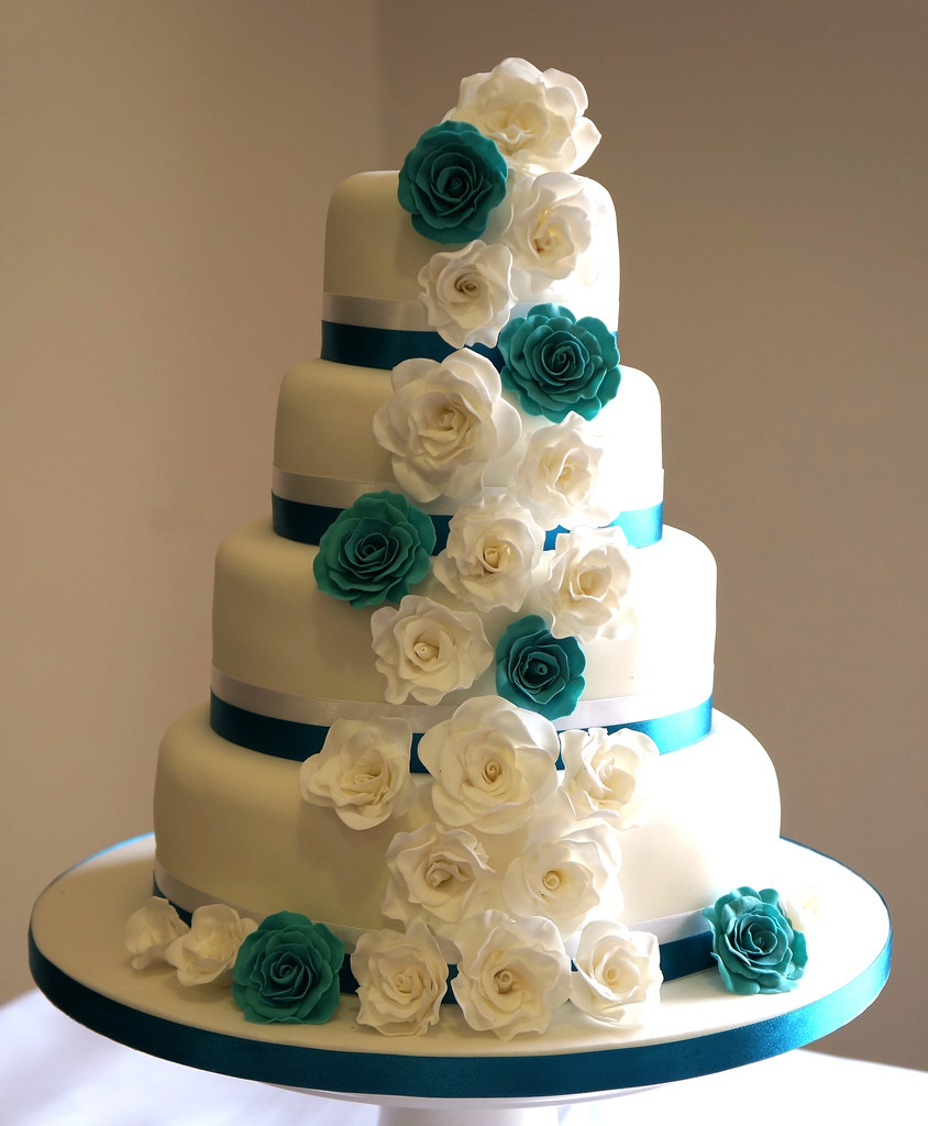 Teal And White Wedding Cake
 Teal and white roses wedding cake