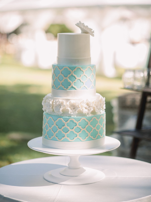 Teal Wedding Cakes
 Leah and Tripp’s aqua quatrefoil cake by Ashley Bakery