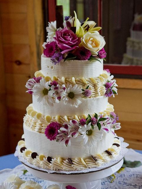 Three Layered Wedding Cakes
 Three layer wedding round white cake with fresh roses