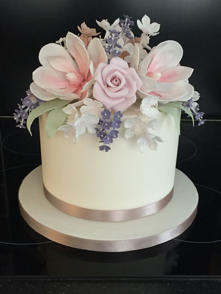 Top Tier Wedding Cakes
 Single tier wedding cake with stunning flowers Works
