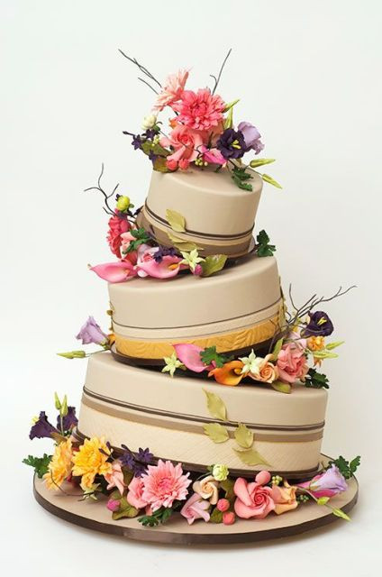 Topsy Turvey Wedding Cakes
 20 Creative Topsy Turvy Wedding Cake Ideas Weddingomania