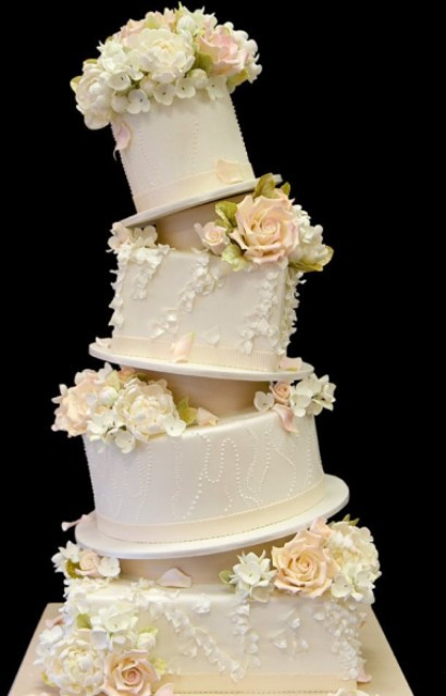 Topsy Turvey Wedding Cakes
 20 Creative Topsy Turvy Wedding Cake Ideas Weddingomania