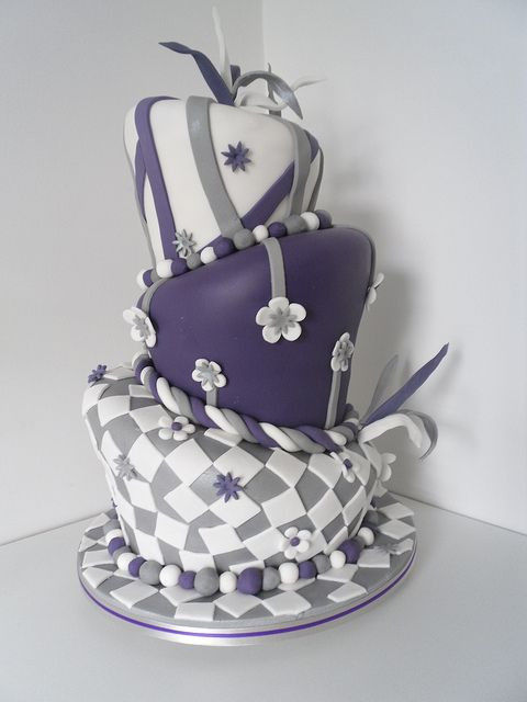 Topsy Turvey Wedding Cakes
 20 Creative Topsy Turvy Wedding Cake Ideas Weddingomania