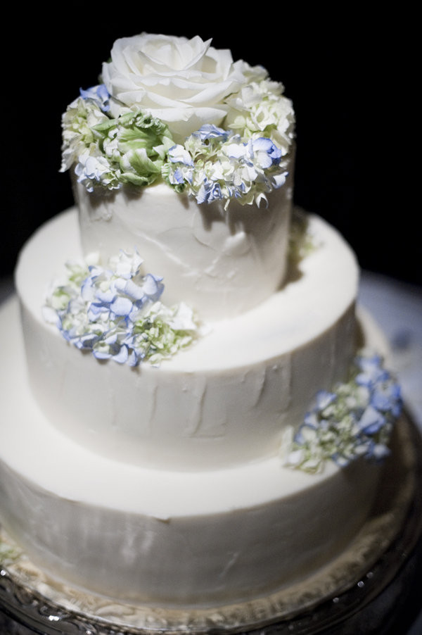 Traditional Wedding Cakes
 Simple Chic Wedding Cakes We Love