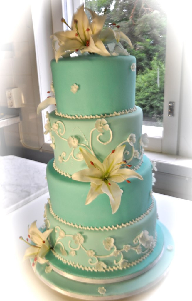 Transporting Wedding Cakes
 Turquoise wedding cake