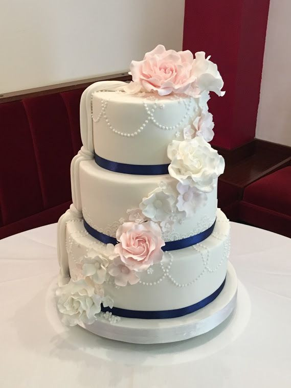 Two Sided Wedding Cakes
 2 Sided Wedding Cakes