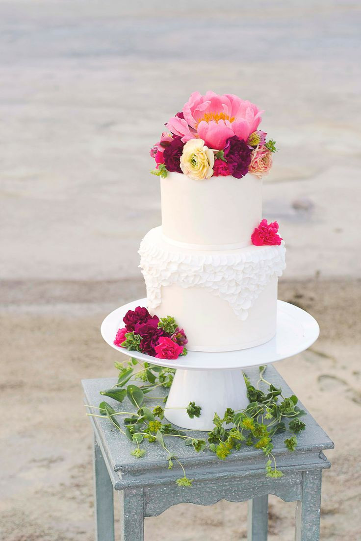 Two Tier Wedding Cakes
 Delicious 2 tier Wedding Cake for Reception Ideas