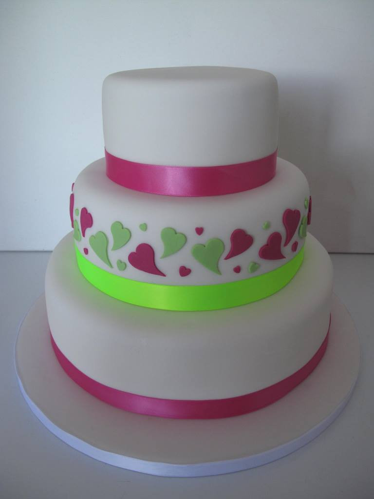 Types Of Wedding Cakes
 White wedding cakes and other types of hand made wedding cakes