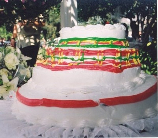 Ugliest Wedding Cakes
 The 18 Worst Wedding Cake Fails Ever Made Are Straight Out
