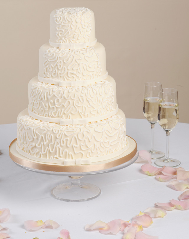 Vanilla Wedding Cakes
 UK Weddings Blog Inspiration Lovemelovemywedding