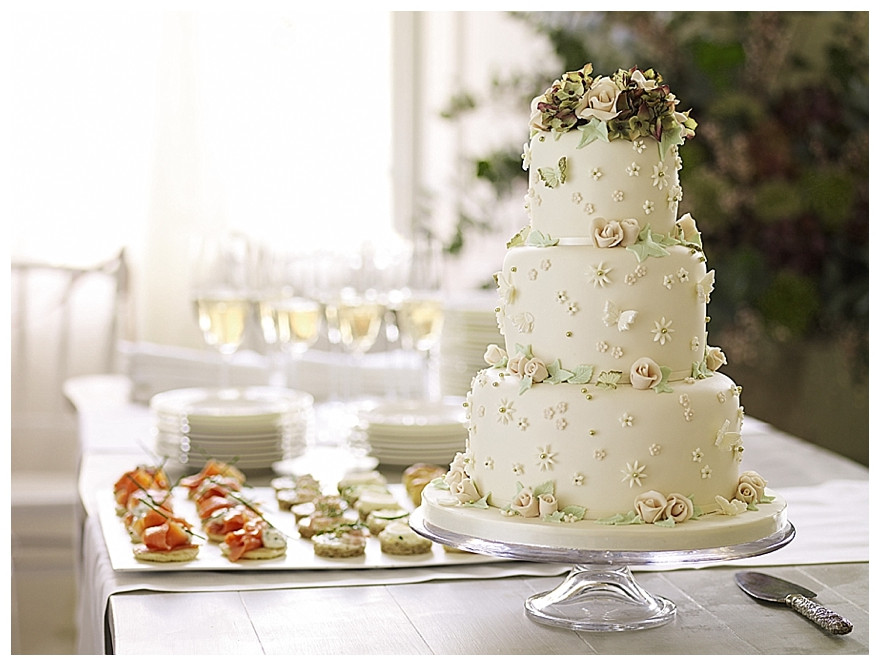 Waitrose Wedding Cakes
 Wedding Cakes Suitable for a Queen