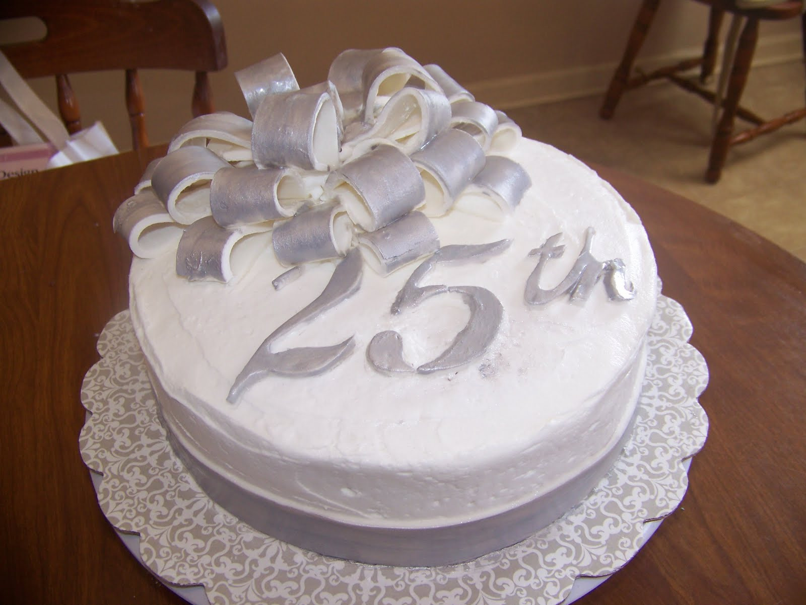 Wedding Anniversary Cakes Ideas
 How to Throw a Memorable 25th Wedding Anniversary Party