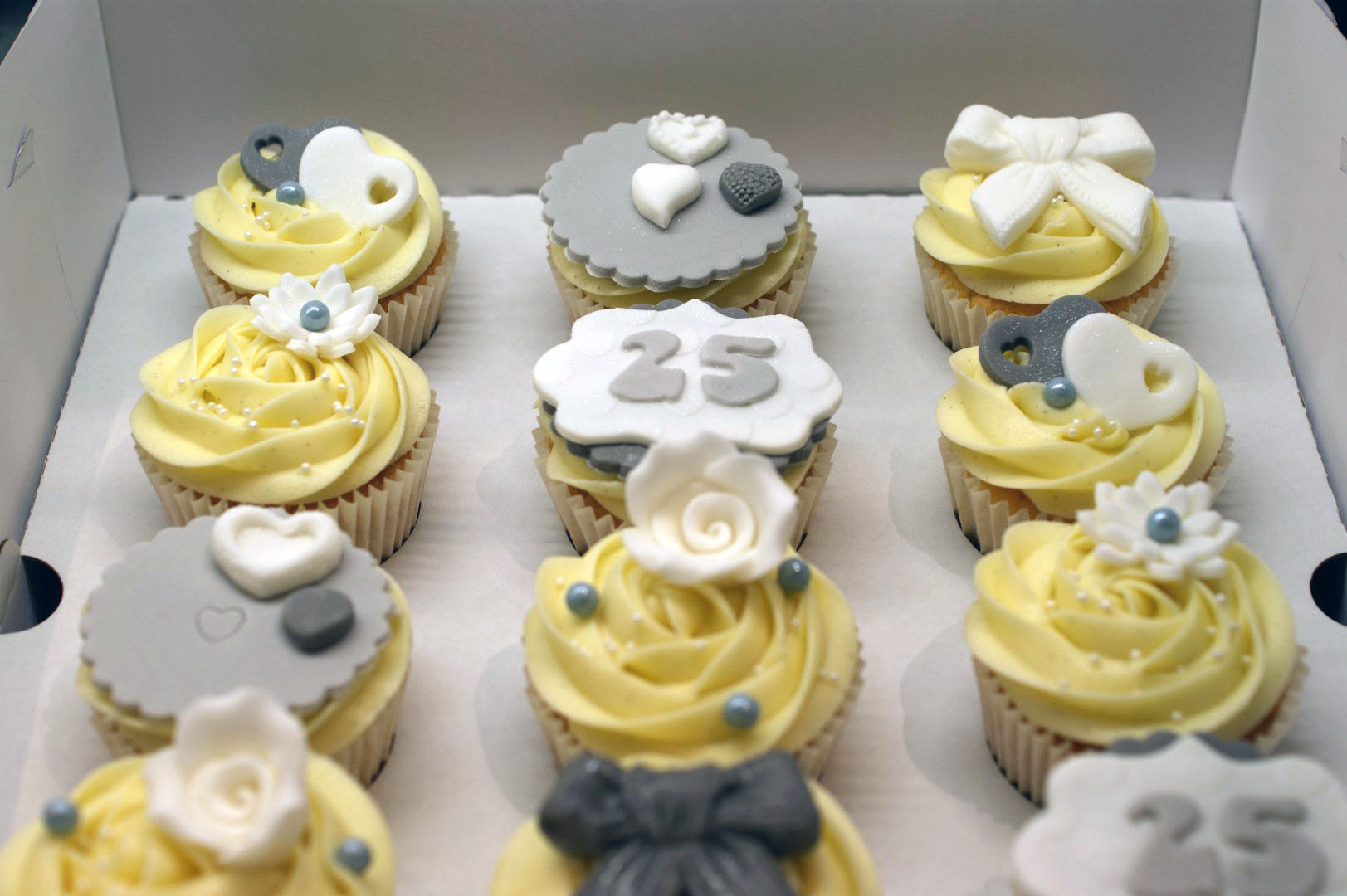 Wedding Anniversary Cupcakes Ideas
 25th Wedding Anniversary Cupcakes Bakealous