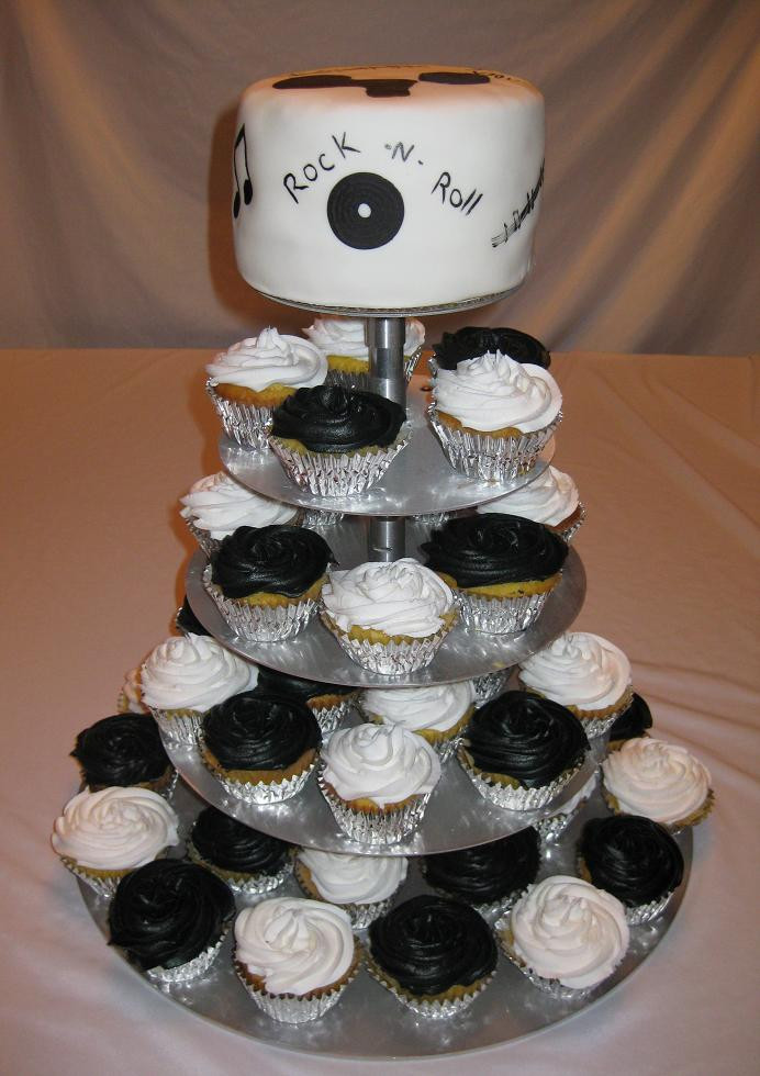 Wedding Cake and Cupcakes Stand the top 20 Ideas About Nannette S Blog Khloe Kardashian Arrives at the Vera Wang