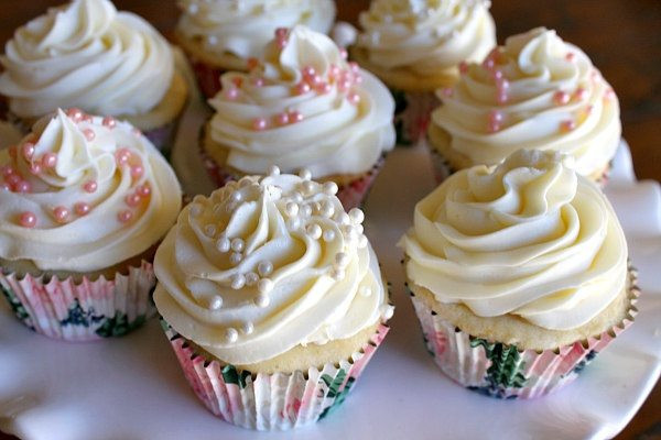 Wedding Cake Cupcake Recipe
 Wedding Cupcake Buttercream Recipe Girl