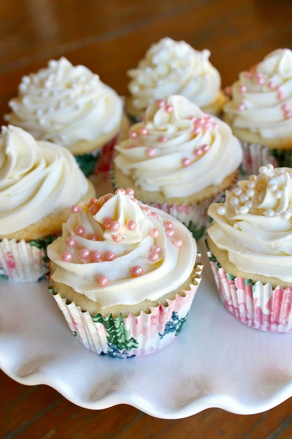 Wedding Cake Cupcakes With Buttercream Frosting
 Wedding Cupcake Buttercream Recipe Girl