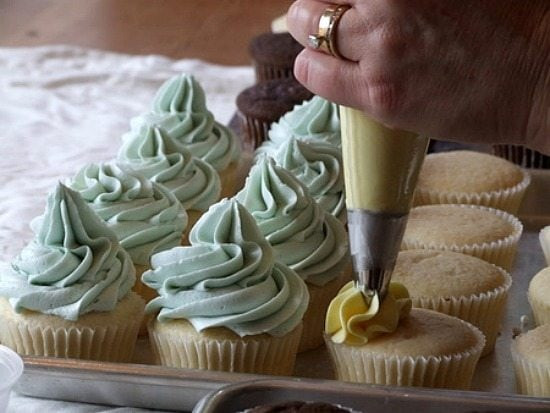 Wedding Cake Cupcakes With Buttercream Frosting
 White Wedding Cake Cupcakes Recipe Girl
