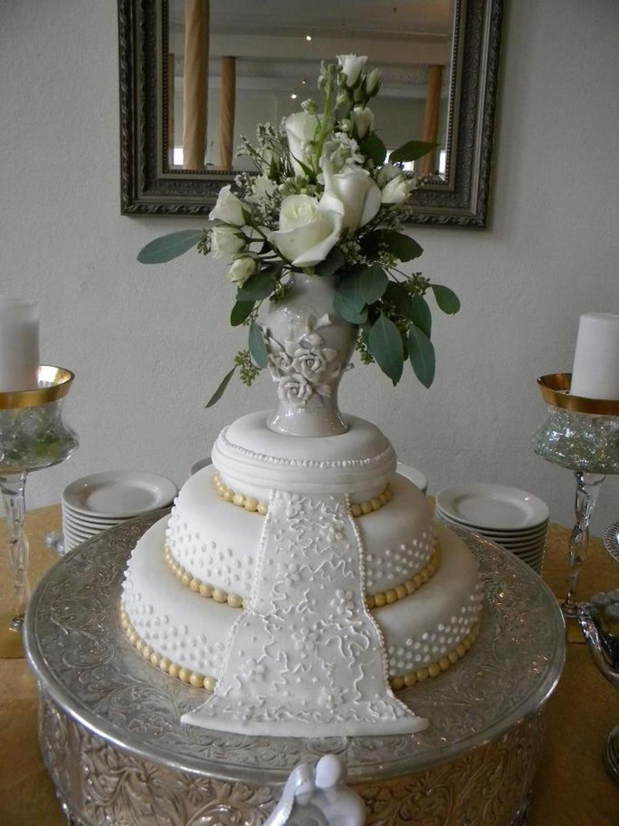 Wedding Cake Gold And White
 White And Gold Wedding Cake CakeCentral