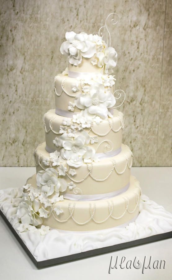 Wedding Cake Gold And White
 White And Gold White And Gold Wedding Cake