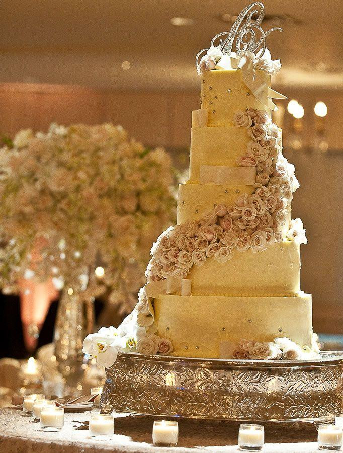 Wedding Cake Gold And White
 White And Gold White And Gold Wedding Cake