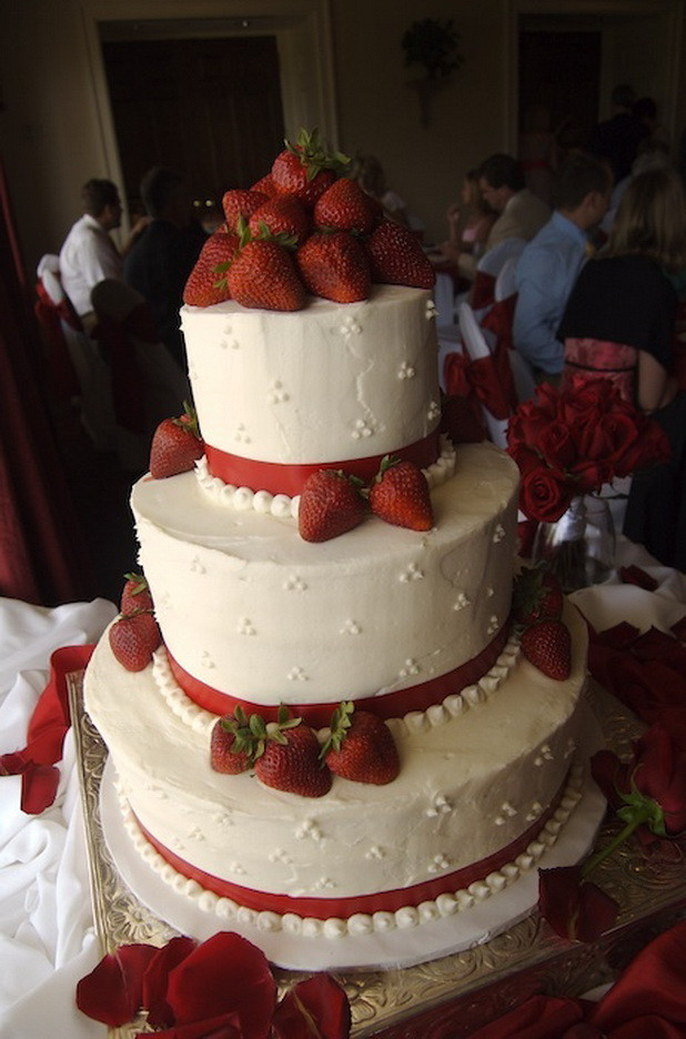 Wedding Cake Red And White
 Red & White Wedding Cakes