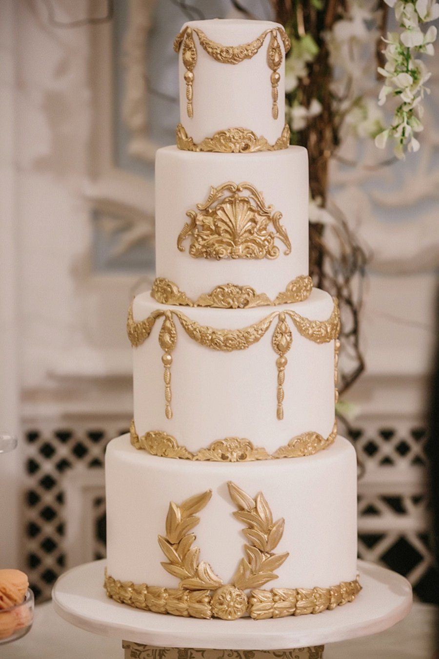 Wedding Cake White And Gold
 Top 10 Wedding Cake Trends for 2016
