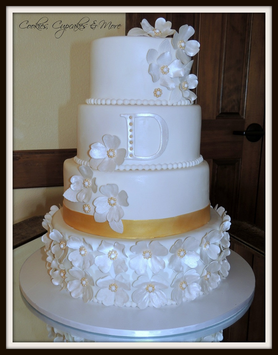 Wedding Cake White And Gold
 Gold & White Wedding Cake CakeCentral