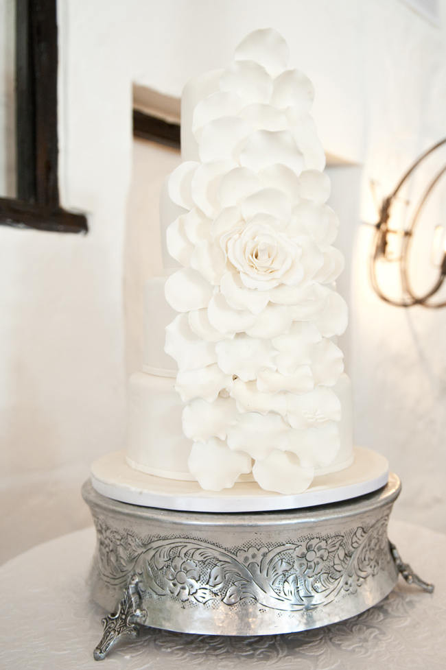 Wedding Cake White
 25 Amazing All White Wedding Cakes