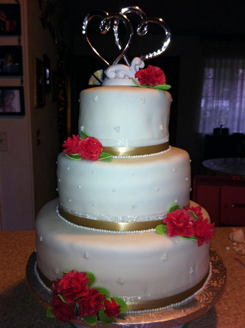 Wedding Cakes Champaign Il
 Cream red and champagne wedding cake