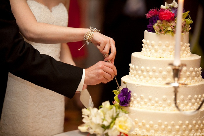 Wedding Cakes Cutting
 Bride & Groom Cutting The Wedding Cake What Should You