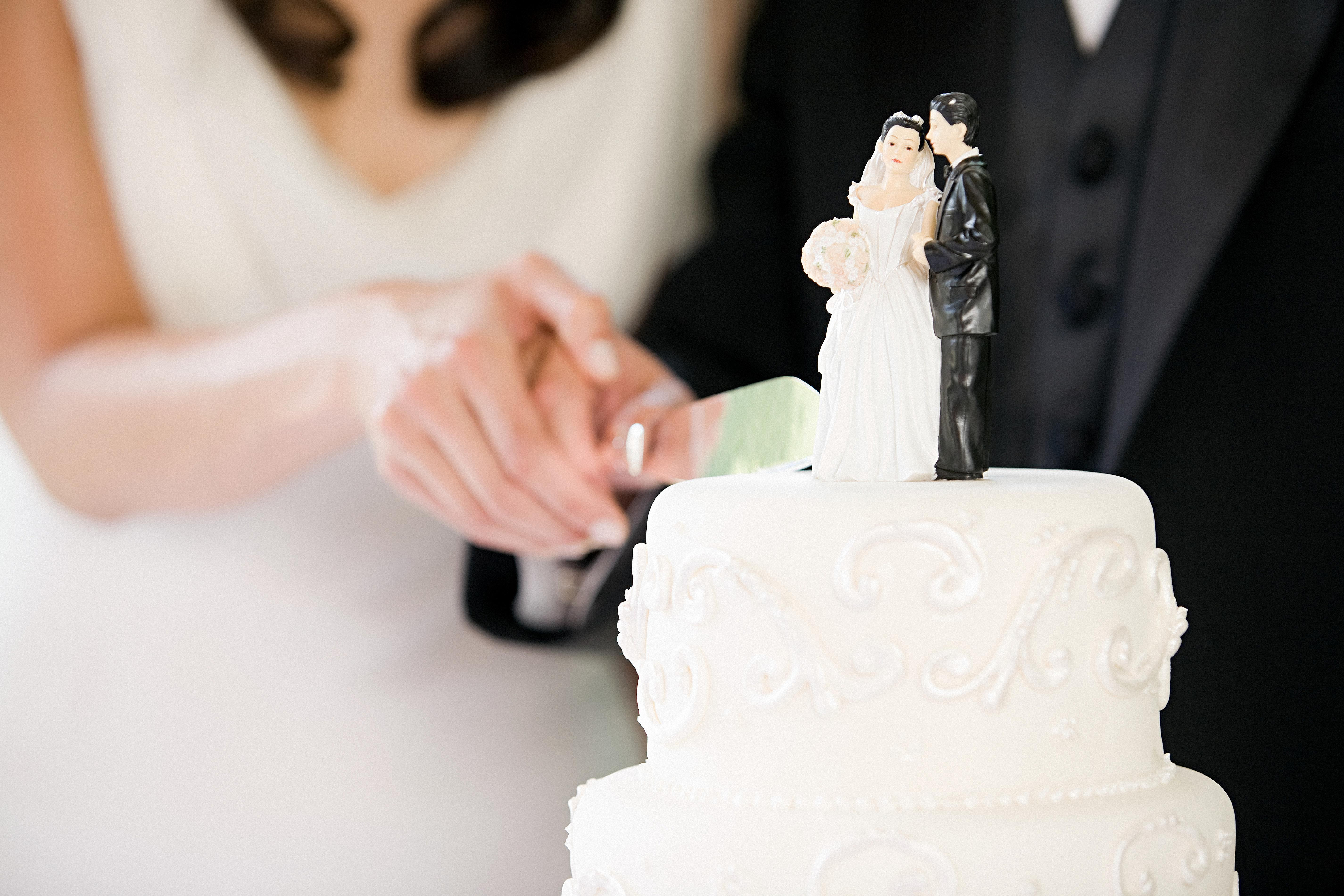 Wedding Cakes Cutting
 7 Wedding Cake Traditions and Their Meanings