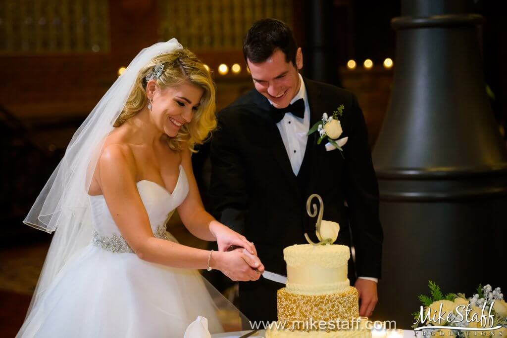 Wedding Cakes Cutting
 ‘Sweet’ Wedding Cake Cutting Songs