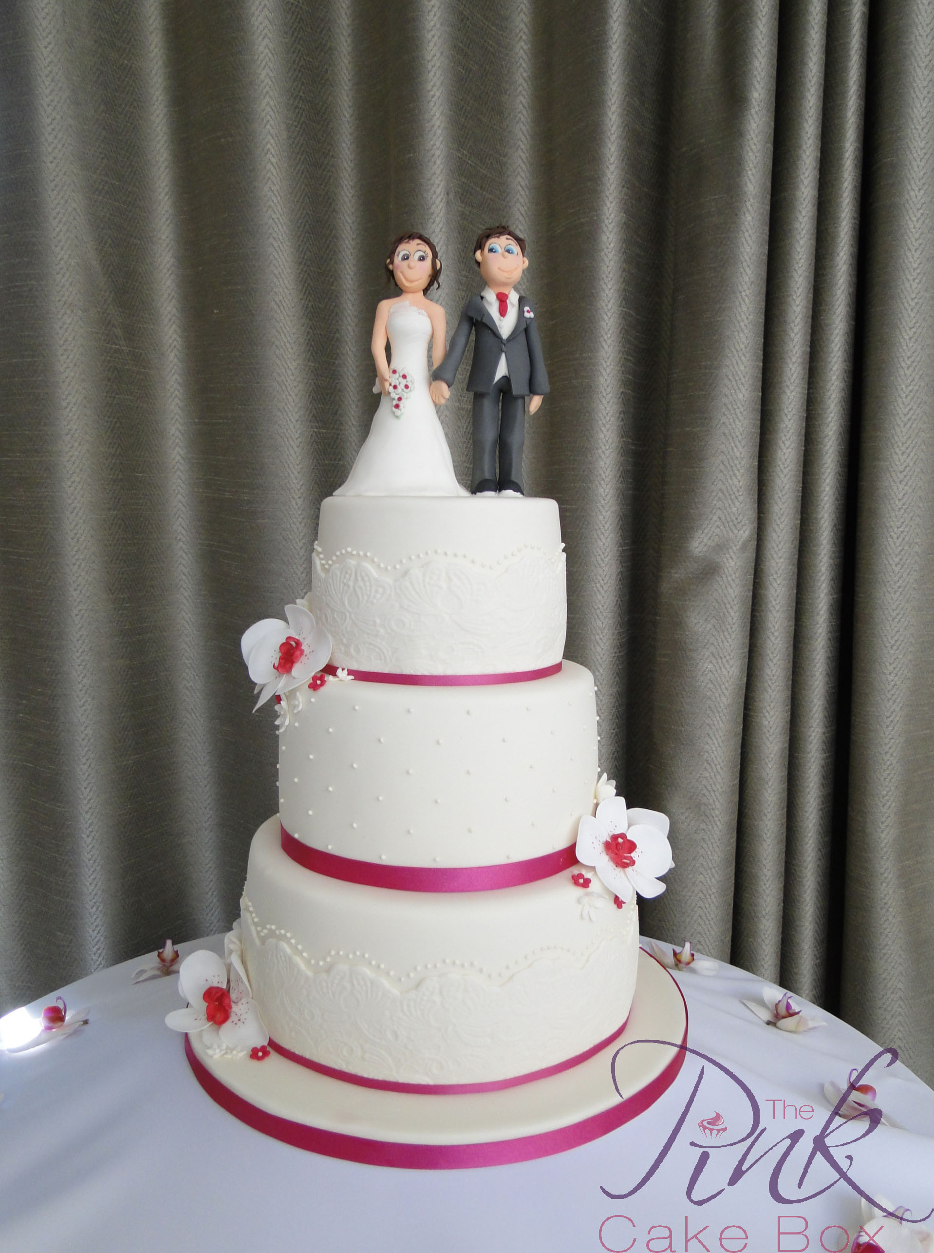 Wedding Cakes Figures
 ivory