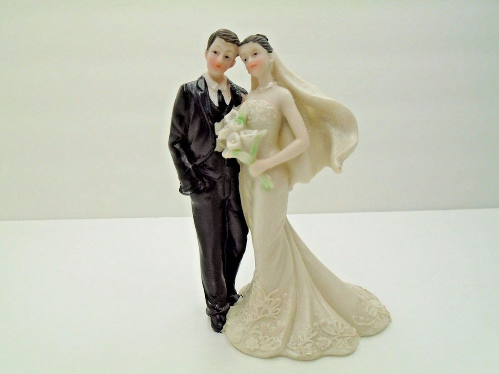 Wedding Cakes Figurines
 Wedding Cake Topper Figurine Romantic Bride and Groom