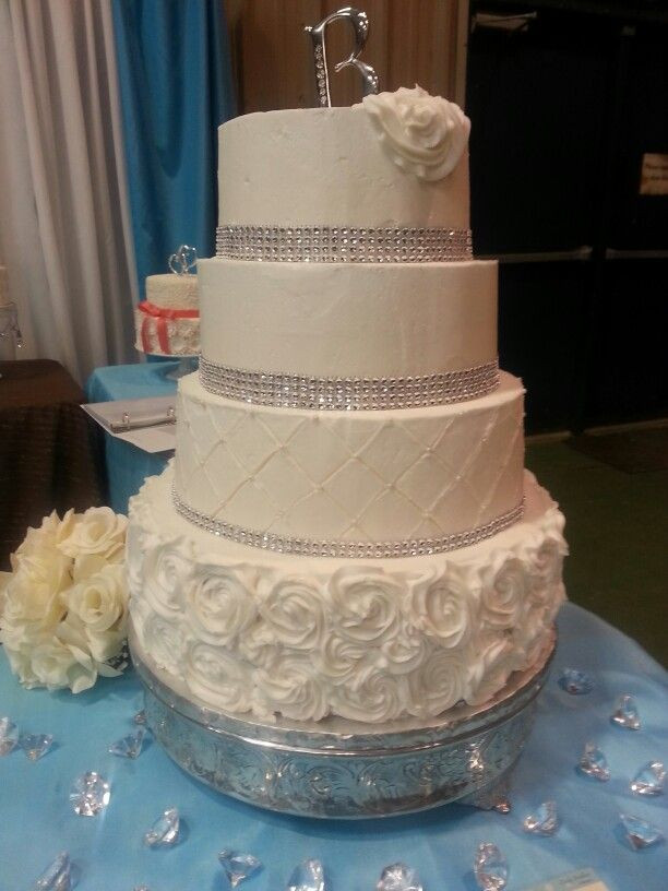 Wedding Cakes For 200 Guests
 4 tier wedding cake would feed 200