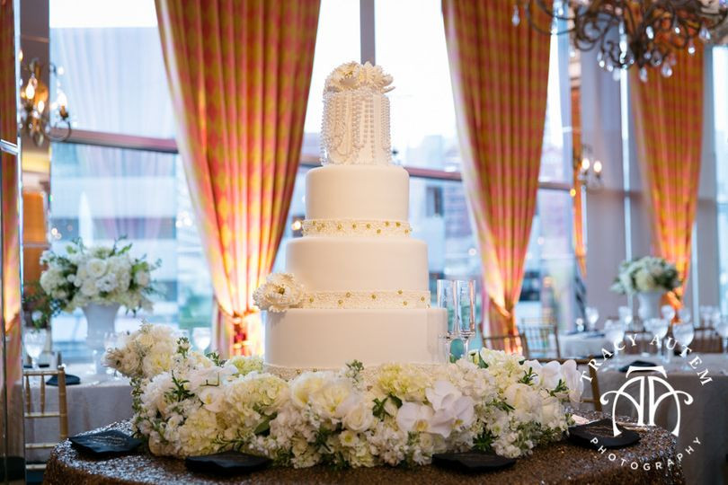 Wedding Cakes Fort Worth
 Creme de la Creme Cake pany Wedding Cake Fort Worth