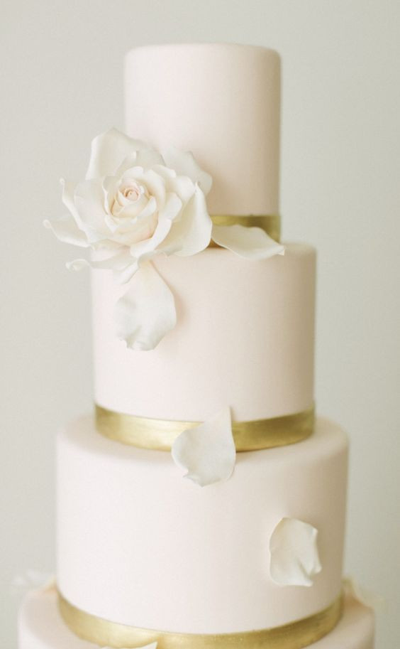 Wedding Cakes Gold And White
 Best 25 White gold weddings ideas on Pinterest