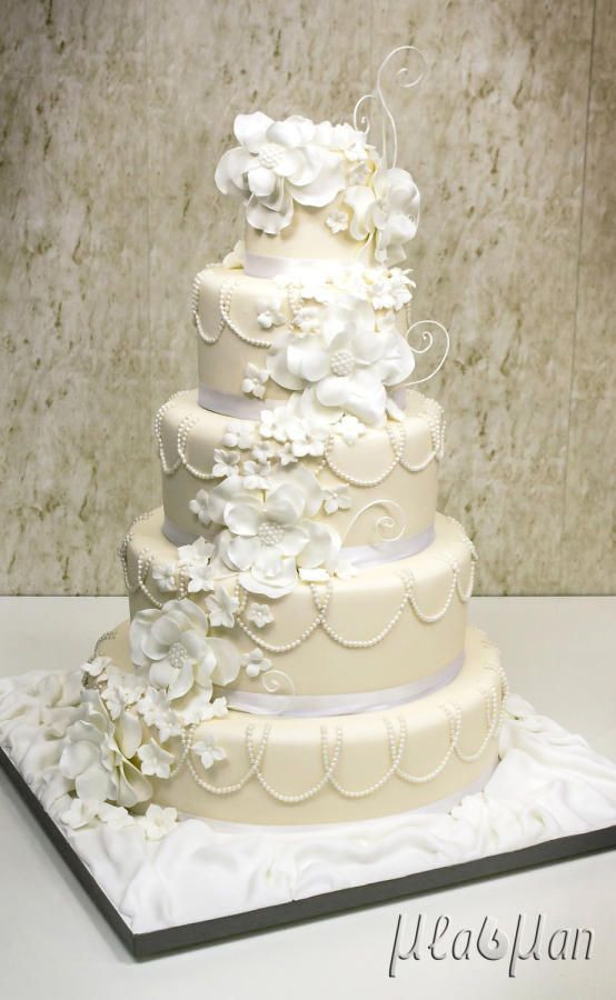Wedding Cakes Gold And White
 White And Gold White And Gold Wedding Cake
