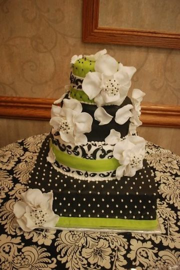 Wedding Cakes Green Bay Wi
 The Cake Guru Tamara s Wedding Cake Oshkosh WI